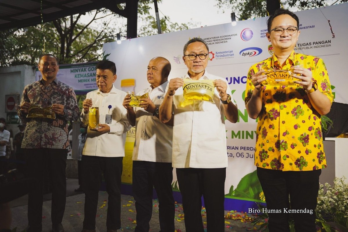 Janji Turunkan Harga Migor Lunas, Mendag RI Zulhas Luncurkan MINYAKITA Rp 14 Ribu per Liter