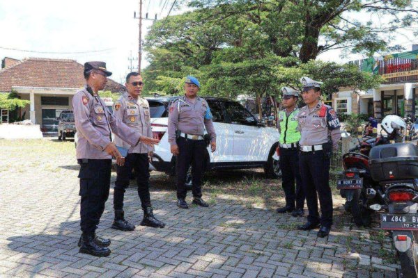 Polres Batu Laksanakan Pengamanan Ibadah Minggu Paskah di Gereja