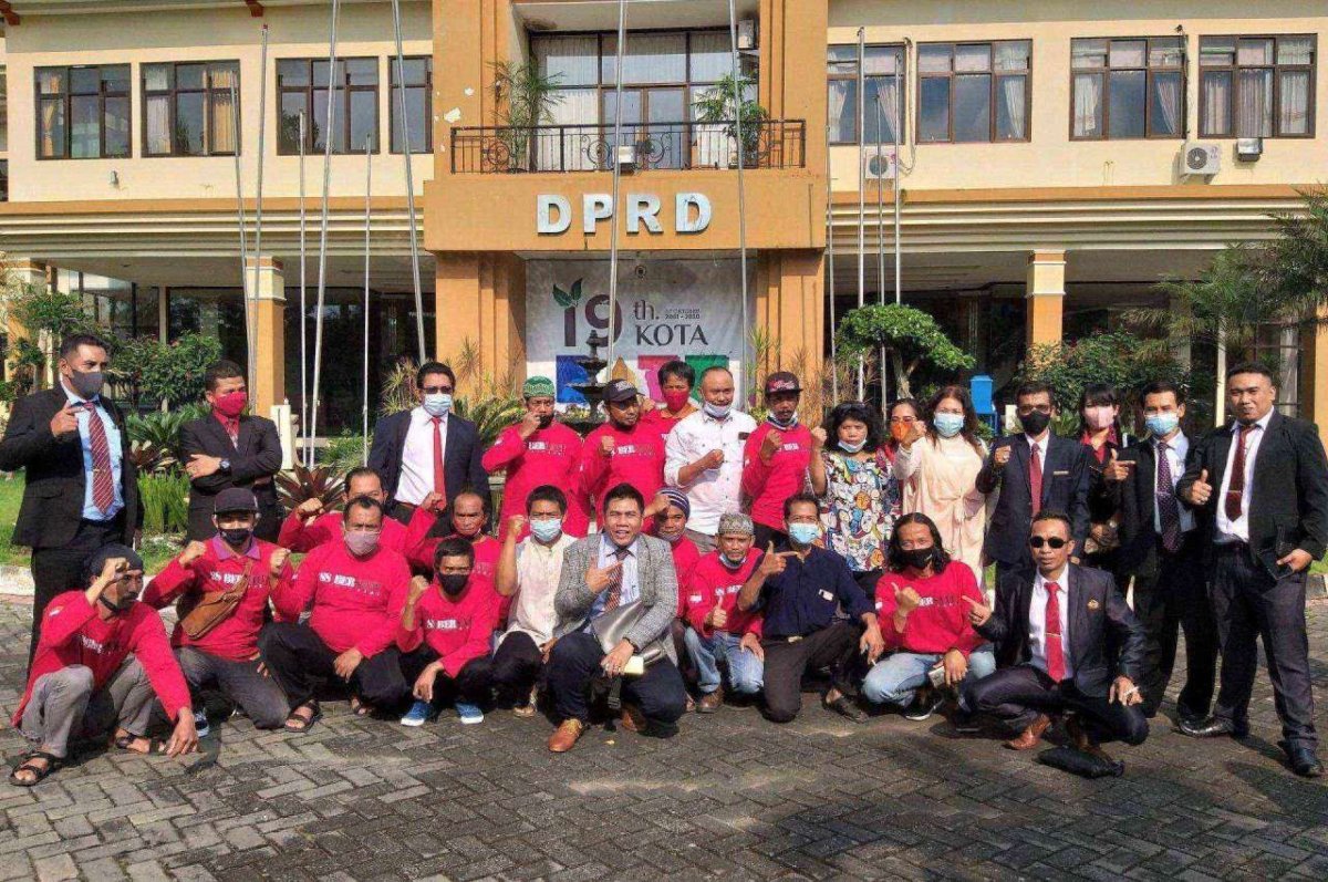 Sengketa Lahan, PERADI Bersatu Dampingi Warga Sumbersari Diskusikan ke DPRD