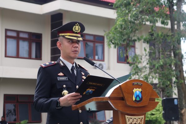 Tekankan Semangat Perjuangan, Wakapolres Batu, Kompol Danang Yudanto Pimpin Upacara Hari Pahlawan