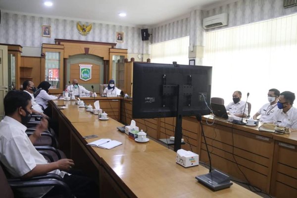 Pjs. Bupati Malang, Drs. Sjaichul Ghulam, Jadi Pembicara Idjen Talk Radio Show