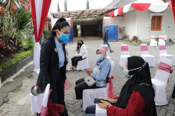 Kunjungi Kota Batu, Krisdayanti Tinjau Pelaksanaan 1.000 Dosis Vaksin