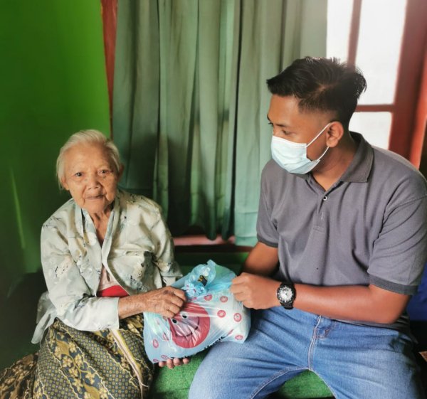 Peduli Sesama, Komunitas HP Mania Kota Batu Bagikan Sembako