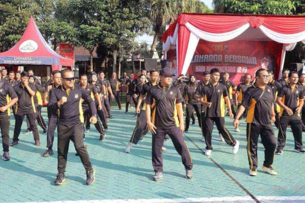 Meriahkan Hari Bhayangkara ke-79, Polres Batu Gelar Olahraga Bersama dan Bazar Bapokting