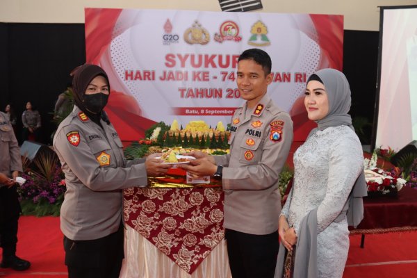 Tasyakuran Hari Jadi Polwan ke-74, Kapolres Batu AKBP Oskar: Laksanakan Tugas dengan Profesional
