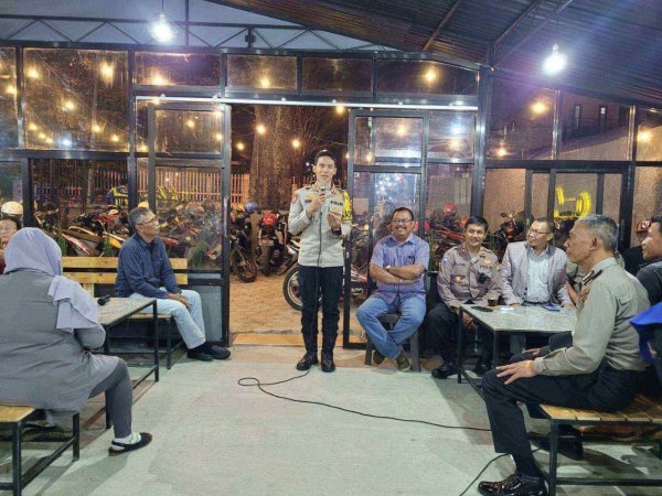 Ngopi Bareng, Cara Kapolres Batu AKBP Oskar Libatkan Masyarakat Jaga Kamtibmas