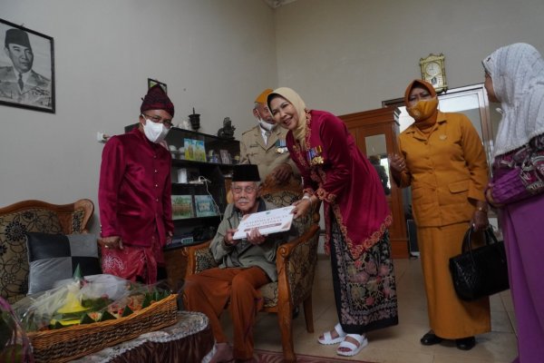 HUT Kota Batu ke-21, Dewanti Kunjungi Veteran dan Janda Veteran