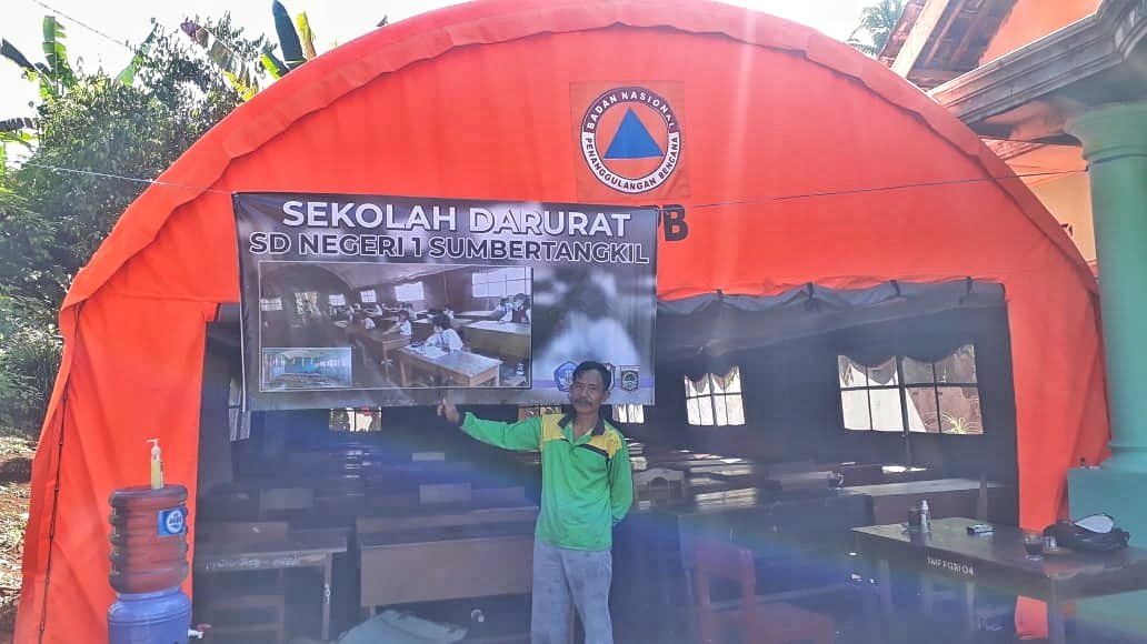 Gedung SDN di Tirtoyudo Rusak Parah Terdampak Gempa, Siswa Ujian di Bawah Tenda
