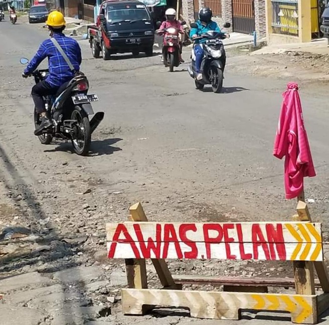 Protes Jalan Berlubang, Warga Posting di Medsos