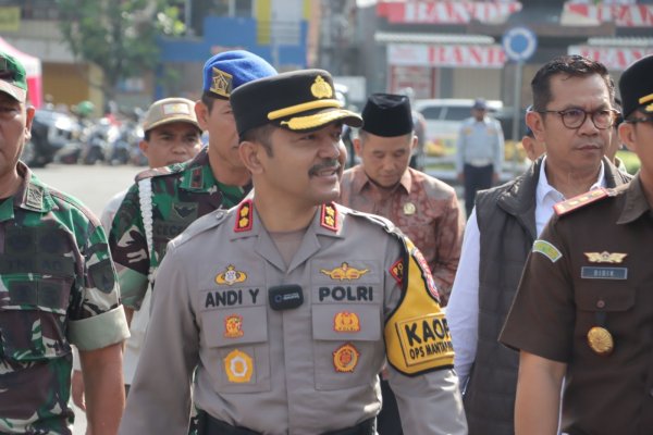 Kapolres Batu AKBP Andi Pimpin Apel Gelar Pasukan Ops Lilin Semeru 2024, Wujud Sinergi untuk Keamanan Natal dan Tahun Baru