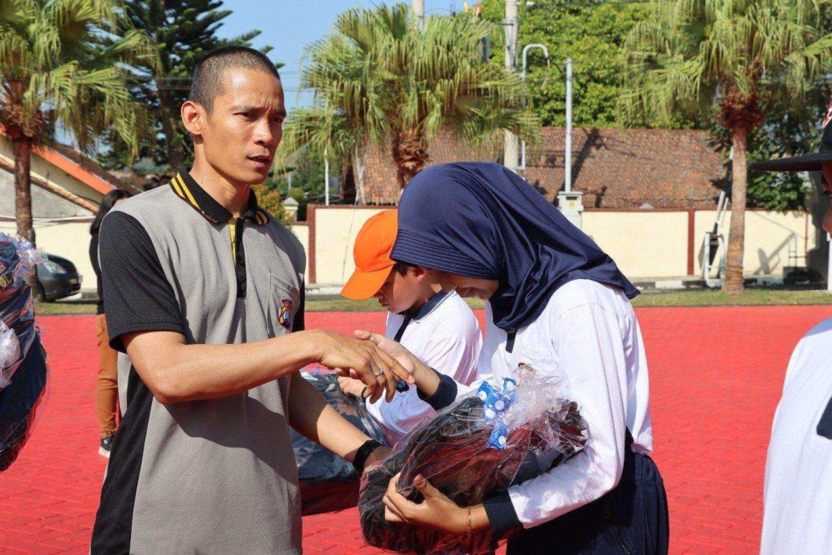 Raih Juara The Best Team Work, Kapolres Batu AKBP Oskar Beri Apresiasi dan Tali Asih Pocil