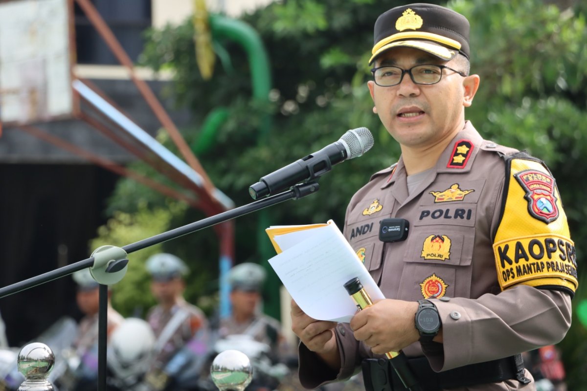Kapolres Batu, AKBP Andi Pimpin Apel Gelar Pasukan Ops Keselamatan Semeru 2025, Fokus pada Edukasi dan Penegakan Disiplin Berlalu Lintas   