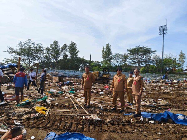 Pimpin Renovasi Pembersihan Area Dalam, Sekda Zadiem: Kembalikan Fungsi Stadion Gelora Brantas