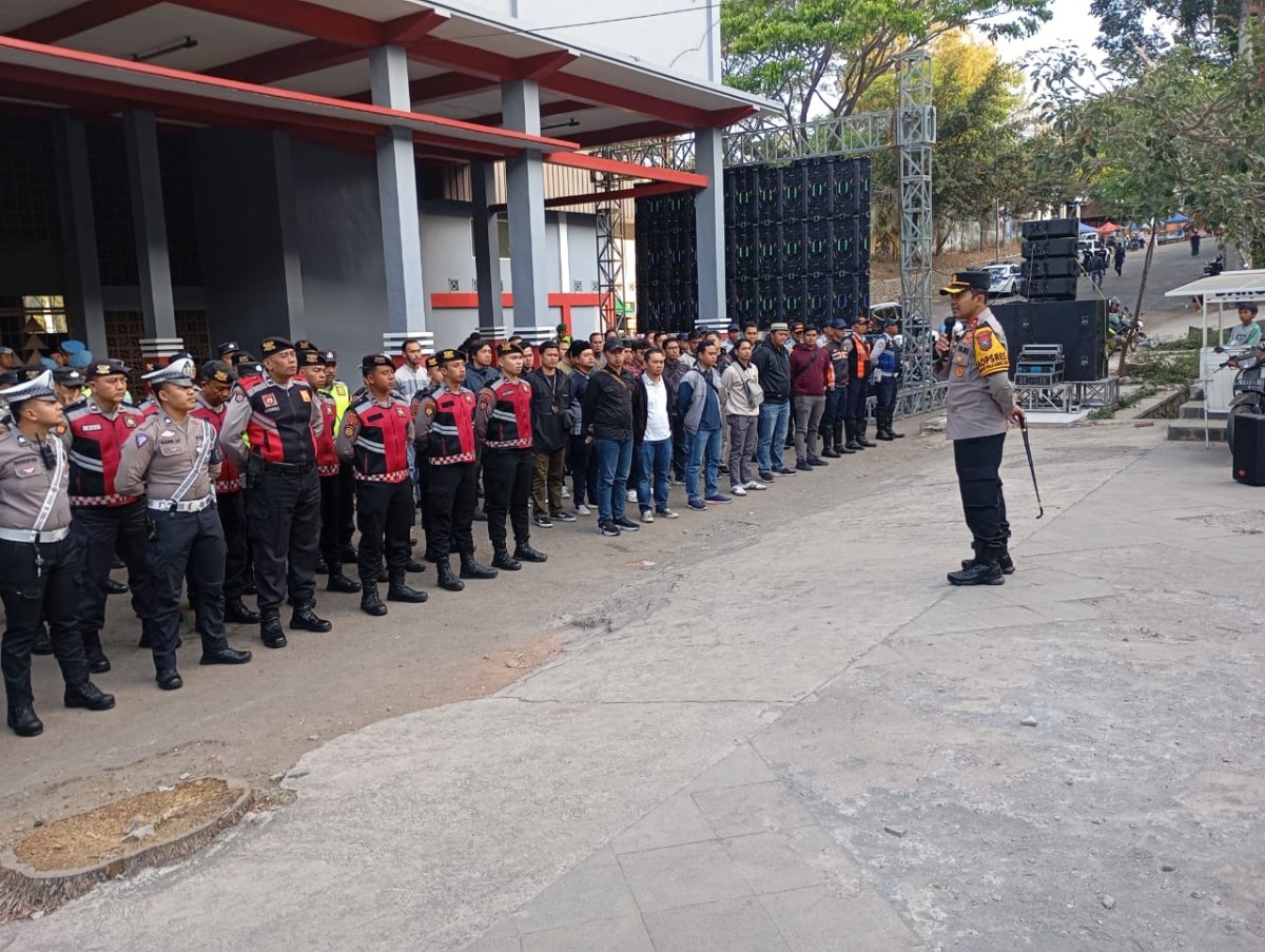 Ratusan Personel Polres Batu, Amankan Do’a Bersama Peringatan Maulid Nabi Muhammad SAW 1446 H di Stadion Gelora Brantas