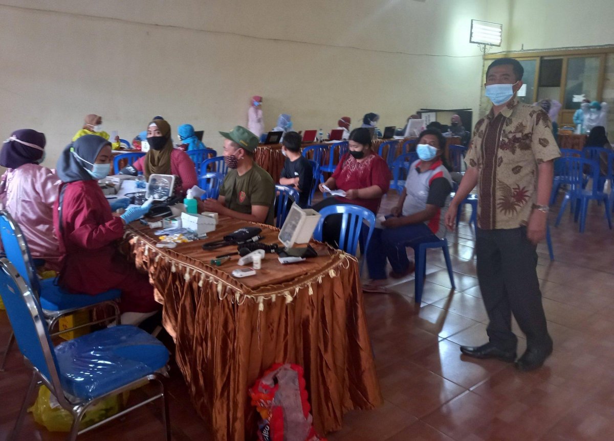 Kades Pesanggrahan, Tinjau Vaksinasi Massal Tahap 2 di Balai Mayangsari