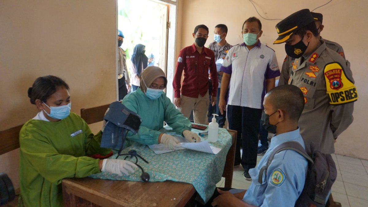 Polresta Mojokerto Kolaborasi Bersama Dinkes, Beri Vaksin Pelajar
