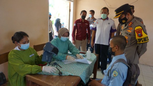 Polresta Mojokerto Kolaborasi Bersama Dinkes, Beri Vaksin Pelajar