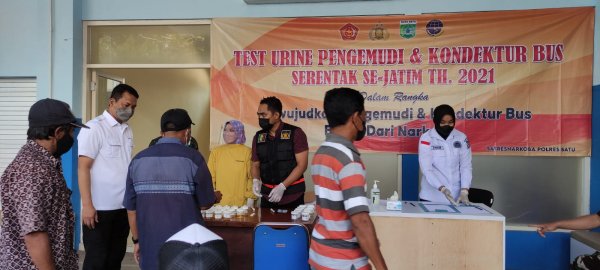 Antisipasi Peredaran Narkoba, Polres Batu Lakukan Tes Urine Sopir dan Kondektur