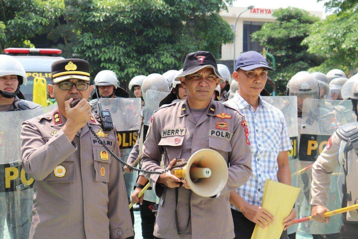 Jelang May Day, Kapolres Batu, AKBP Andi Pimpin Latihan Dalmas untuk Tingkatkan Kesiapsiagaan