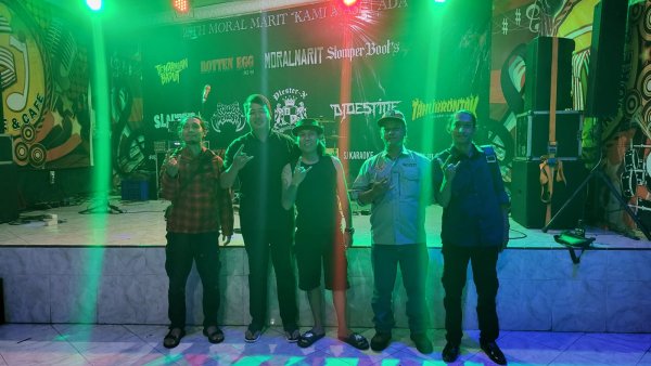 Konser “Kami Masih Ada” Anniversary 25 Moral Marit Band Punk Rock Legendaris Asal Kota Batu, Lurah Songgokerto yang Juga Punkers Support Penuh