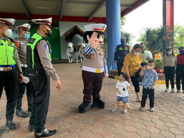 Tim Urai Satlantas Polres Batu, Laksanakan Penegakan Prokes ke Lokasi Wisata