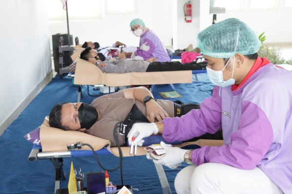 HUT Ke-108 Kota Malang, Kombes Pol. Buher dan Anggota Turut Serta Donor Darah