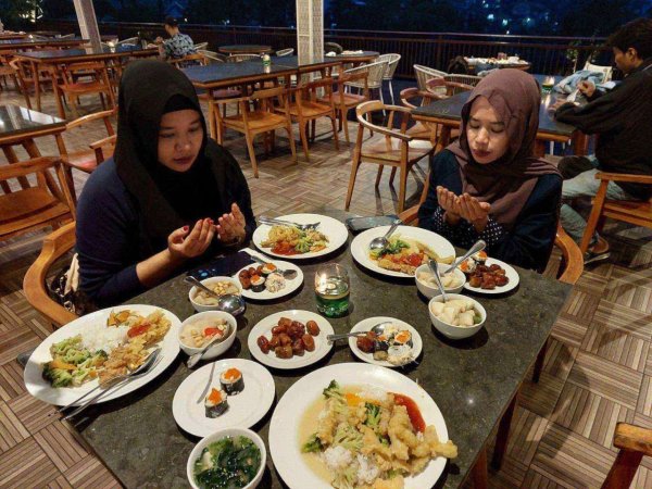 Management The Onsen Hot Spring Resort, Ajak Bukber Wartawan