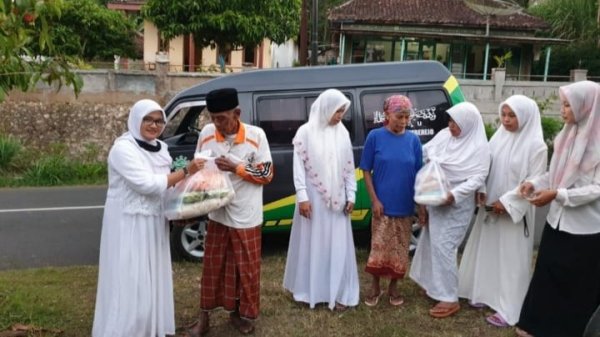 KMI Korsel dan LazisNU Ranting Sumberejo, Salurkan 500 Paket Zakat Fitrah