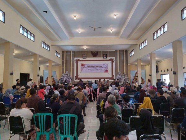 BPN Kota Batu Bagikan Sertifikat Tanah Program PTSL 2024, Lurah Sisir Arya: Terimakasih