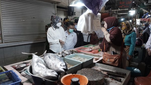Sidak Pasar Besar, Dewanti: Harga Kebutuhan Pokok Masih Stabil