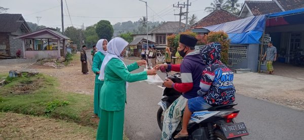 Aksi Peduli Kemanusiaan, MWC NU Kalipare Berbagi Takjil Buka Puasa