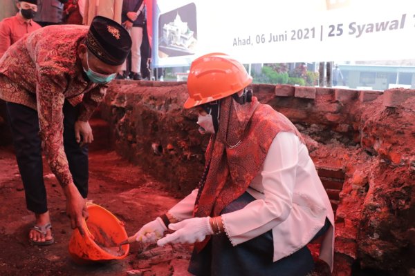 Dewanti Lakukan Peletakan Batu Pertama, Renovasi dan Perluasan Masjid At Taqwa