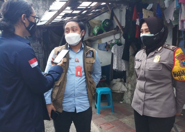 Peduli Warga Kaliputih yang Sakit, Lurah Sisir Berikan Bantuan Sembako dan Vitamin