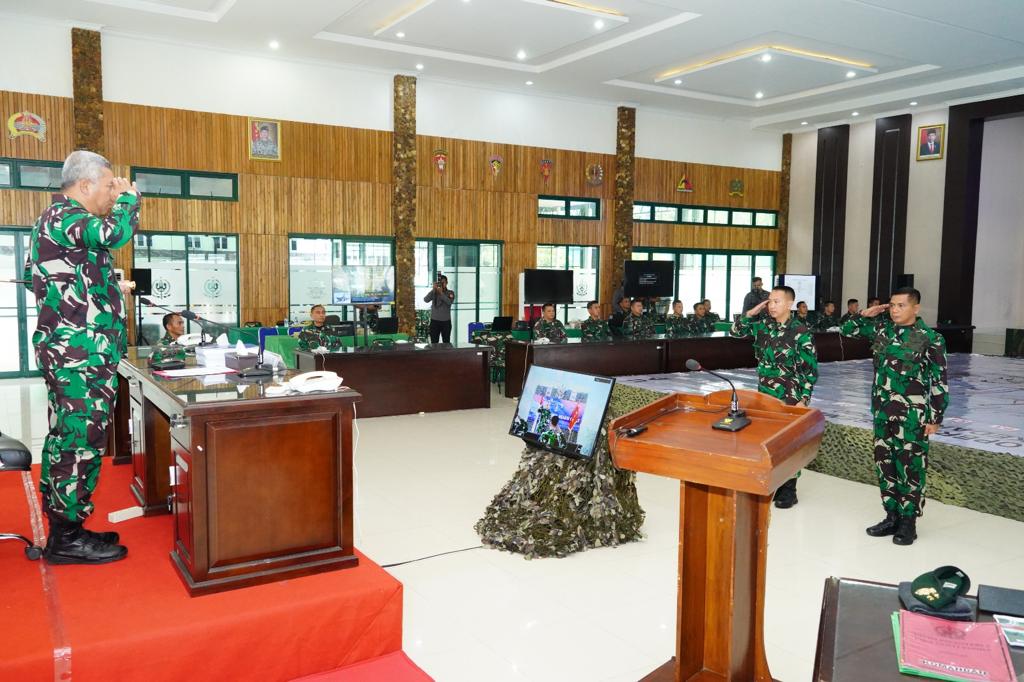 Pangdivif 2 Kostrad Hadiri Penutupan Latposko LKO PPRC TNI TA. 2023 di Madivif 2 Kostrad