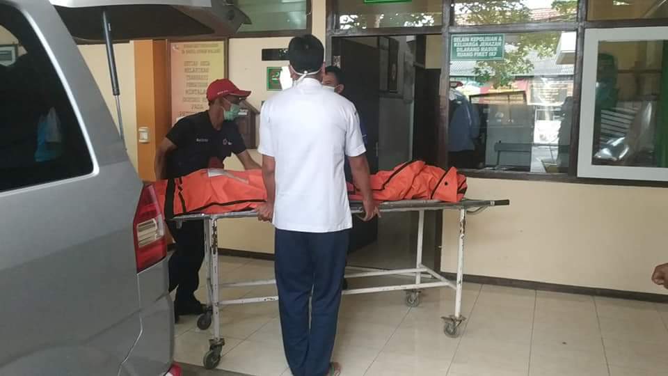 Usai Takziah ke Rumah Guru, Siswi di Malang Tewas Terjatuh Saat Hindari Truk