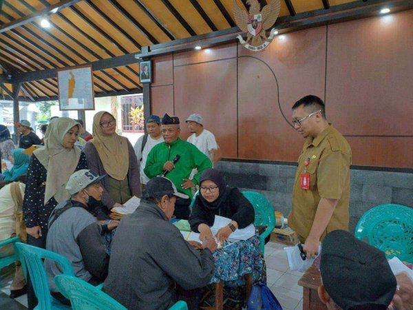 BPN Kota Batu Bagikan 350 PTSL Tahap ll, Lurah Ngaglik Rendra dan Warga Ucapkan Terimakasih