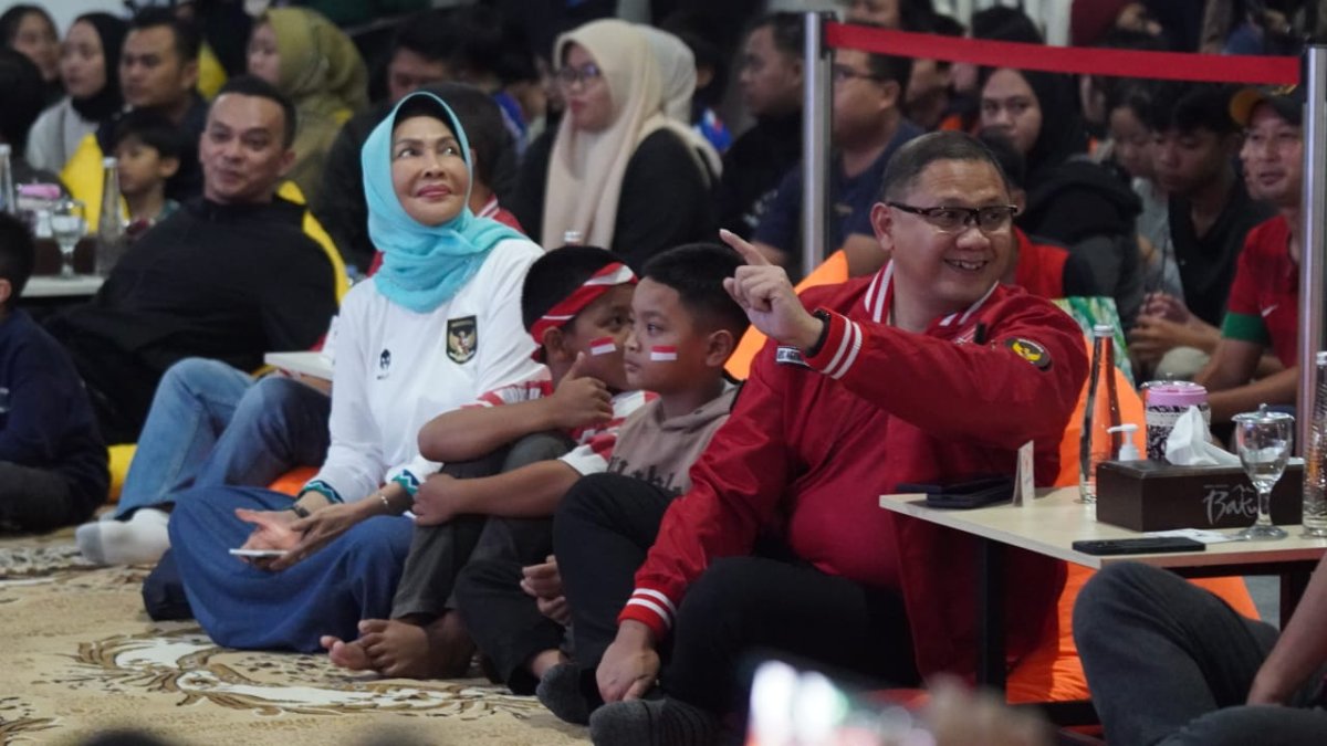 Pemkot Batu Gelar Nobar Semifinal Piala Asia U-23 AFC 2024 di Pasar Induk Among Tani