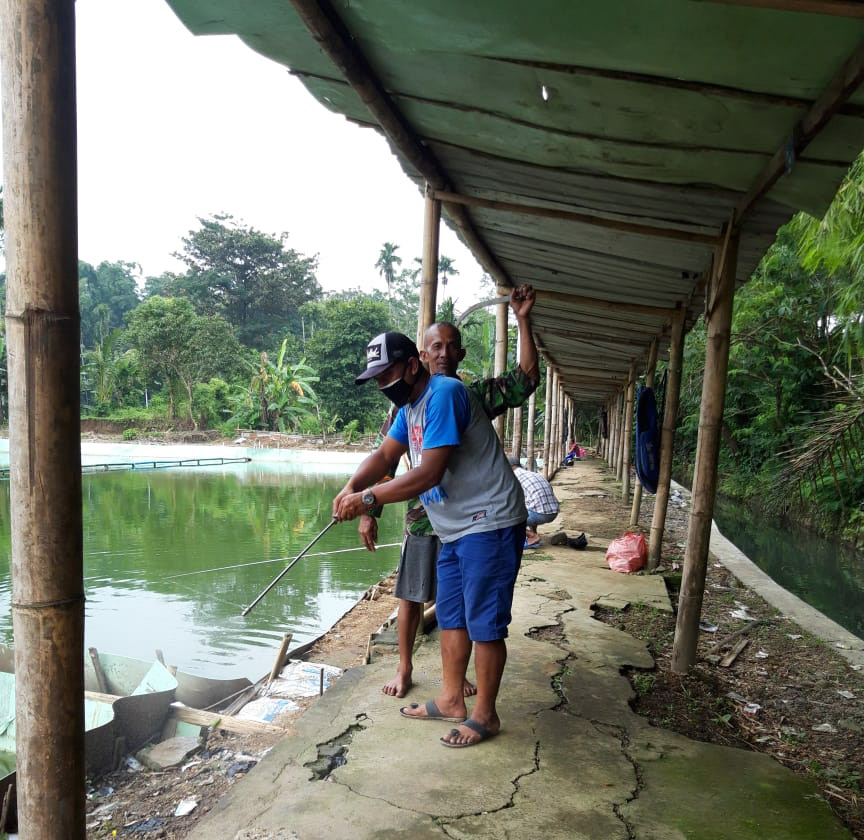 Dampak Covid-19, Penjual Ikan di Kolam Pancing Singosari Kelimpungan