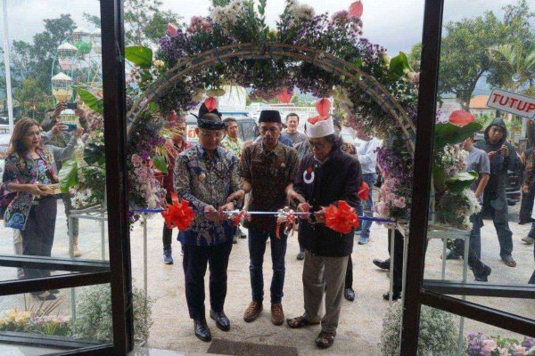 Resmikan Kantor Desa Bulukerto, Pj. Wali Kota Batu Harapkan Kinerja Pemdes Bulukerto Meningkat