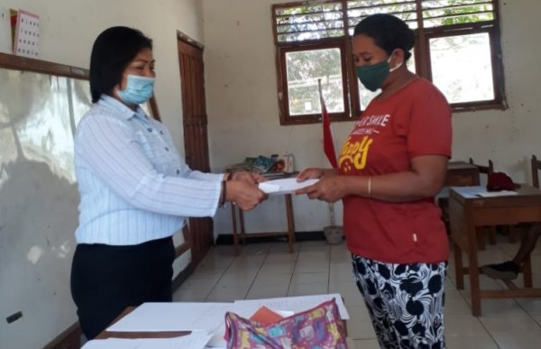 Pengajaran Siswa Saat Pandemi,  Perjuangan Guru SD di Kupang Ini Layak Diapresiasi