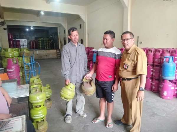 Dikeluhkan Masyarakat Soal LPG 3 Kilogram Langka, Diskoummdag Pemkot Batu Gerak Cepat Langsung Gelontorkan 1.470 Tabung
