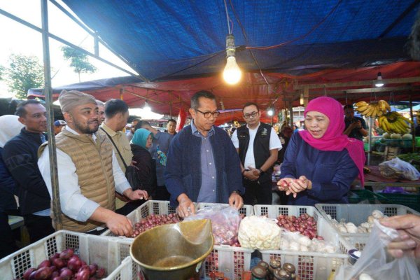Walkot Batu, Nurochman dan Wawalkot Batu, Heli Suyanto Dampingi Gubernur Jatim, Kofifah Indar Parawansa Sidak ke Pasar Induk Among Tani