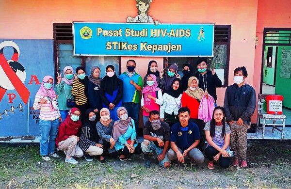 Relawan Turen Bersatu dan PUSDIVA, Renovasi Rumah Singgah ODHA WPA