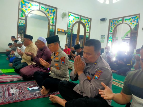 Doakan Korban Gempa di Cianjur, Kapolres Batu AKBP Oskar dan Bhayangkari Laksanakan Salat Gaib