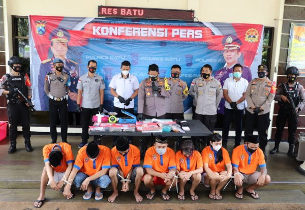 Gelar Konferensi Pers, Polres Batu Ungkap Kasus Akhir Tahun