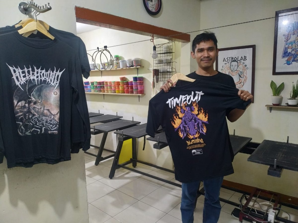 Potret Aditya, Sukses Mengais Rejeki Kala Pandemi lewat Usaha Sablon Kaos