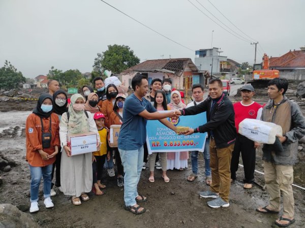 Karang Taruna Asmoro Bangun, Berikan Bantuan Kepada Para Korban Banjir Bandang