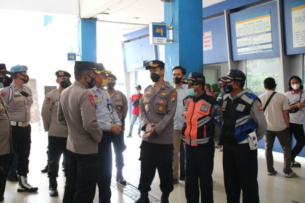 Jelang Nataru, Wakapolresta Malang Kota Tinjau Terminal dan Stasiun