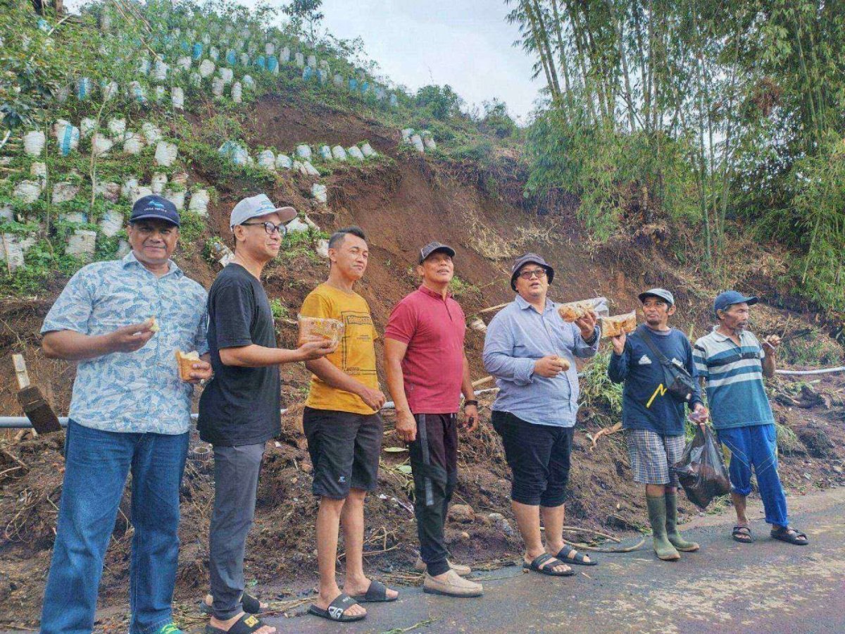 Tangani Tebing Longsor, Anggota DPRD, H. Khamim Tohari bersama DPUPR dan BPBD Kota Batu Respon Cepat