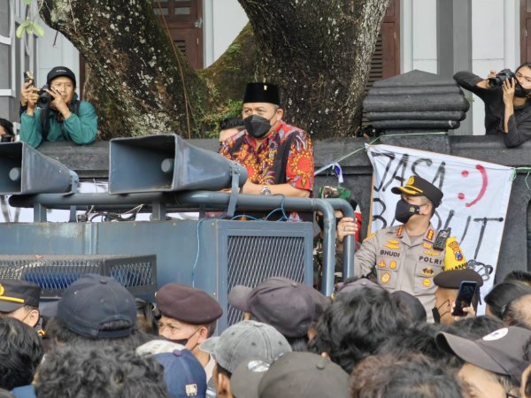 Jamin Pelaksanaan Pengunjuk Rasa Secara Humanis, Polresta Malang Kota Kerahkan Pasukan Asmaul Husna